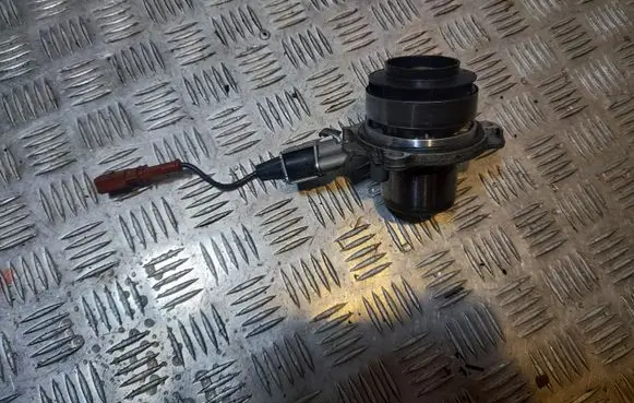 Volkswagen PASSAT CC Water pump 04L121011E