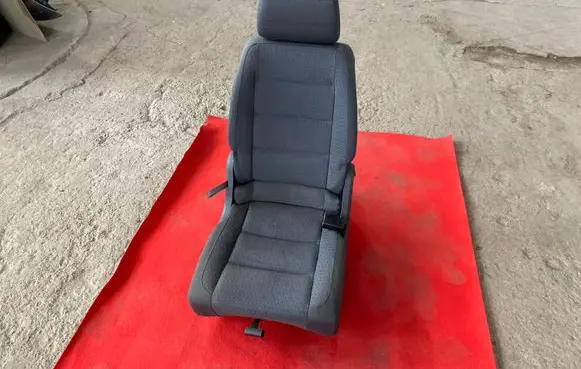 Volkswagen Touran I Second row seats 1T0883065D