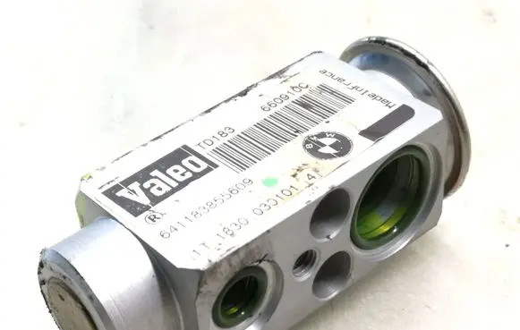 BMW 5 E39 Air conditioning (A/C) expansion valve 8371459