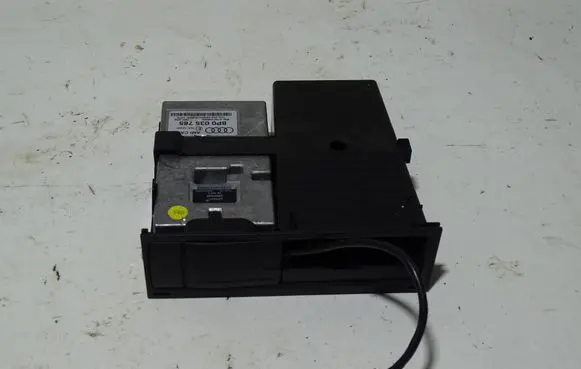 Audi A3 S3 8P Head unit multimedia control 10R024808 0100006000 8P0035785