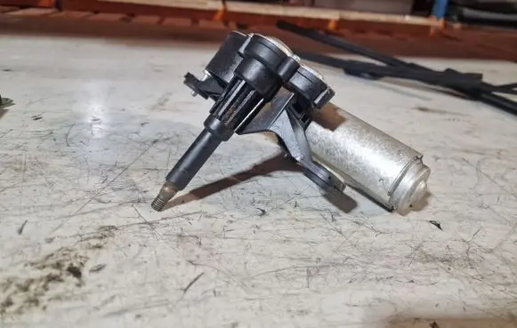 Fiat 500L Rear window wiper motor