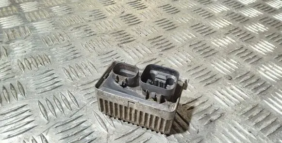 Opel Insignia A Glow plug pre-heat relay 55574293
