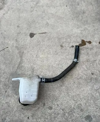 Hyundai Ioniq 5 Brake fluid reservoir 