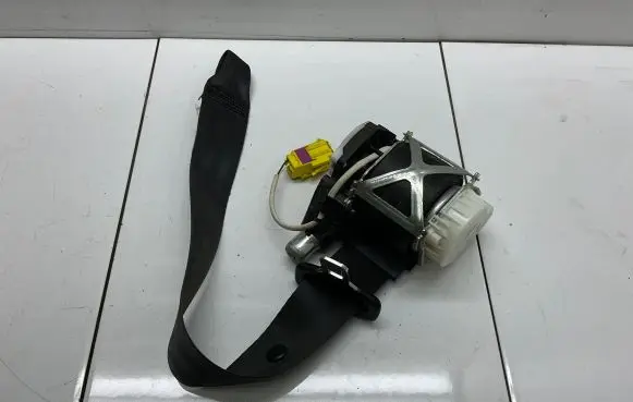 Volkswagen Eos Front seatbelt 33055041D