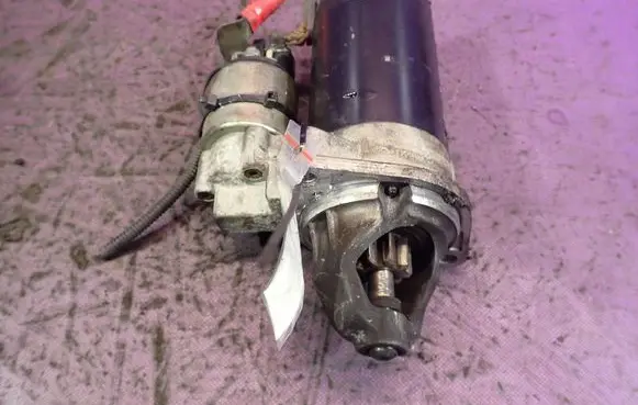 BMW X3 E83 Starter motor 7505979