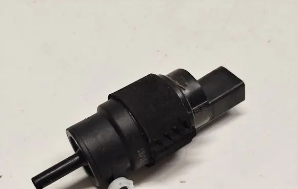 Audi A4 S4 B9 Windscreen/windshield washer pump 8K5955647