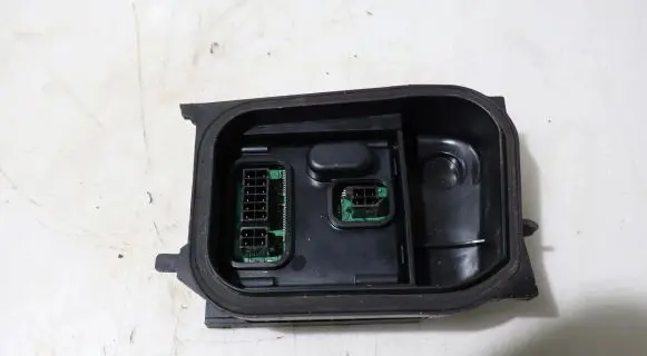 Peugeot 308 Voltage converter/converter module 