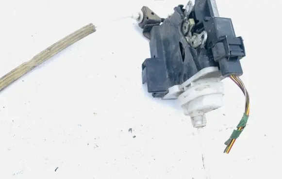 Audi A4 S4 B5 8D Front door lock 3b1837016a