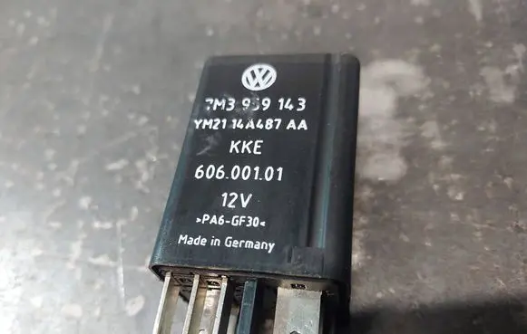 Seat Alhambra (Mk1) Other relay 7M3959143 YM2114A487AA