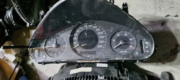 Mercedes-Benz E W211 Speedometer (instrument cluster) A2115400347 000936 110080234