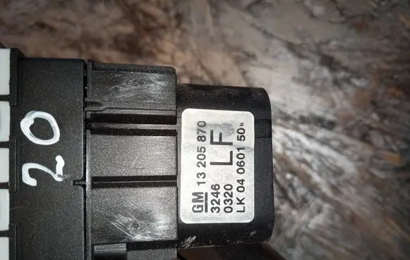 Opel Zafira B Light switch 13205870 LK04060150