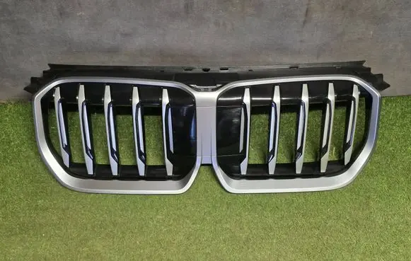 BMW X1 U11 Front grill 18517811 6A08882