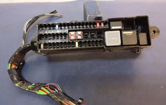 Ford Focus Fuse box set AV6T-14K131-AC
