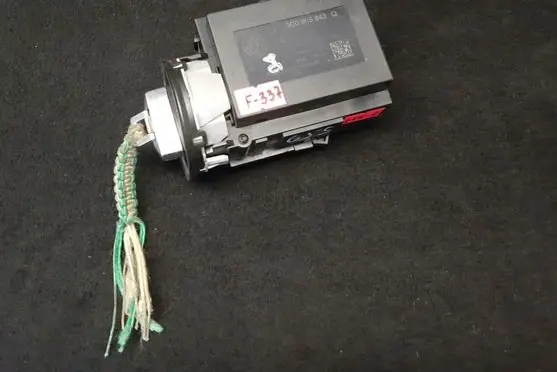 Volkswagen PASSAT B6 Ignition lock 3C0905843Q