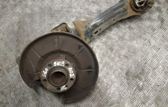 Volvo S60 Rear wheel hub 6G915A969