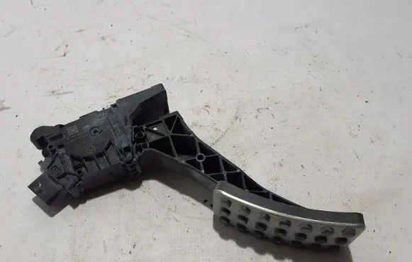 Mercedes-Benz GLA H247 Accelerator throttle pedal A1773001900