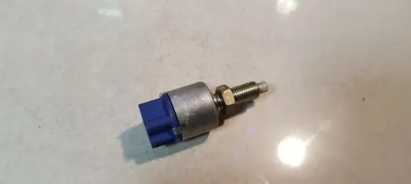 Toyota RAV 4 (XA20) Brake pedal sensor switch