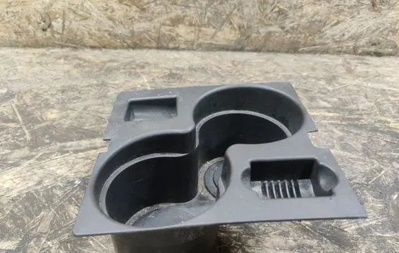 Cup holder front