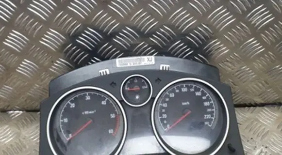 Opel Zafira B Speedometer (instrument cluster) 13225988