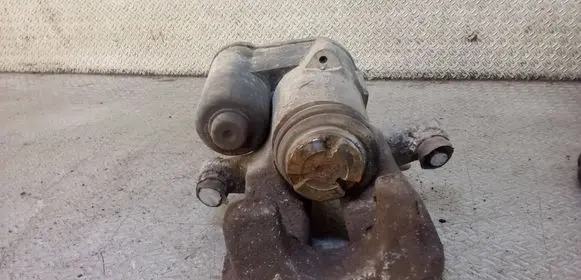 Volkswagen PASSAT B6 Rear brake caliper