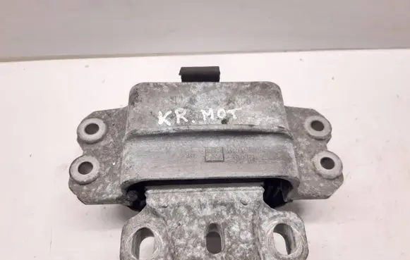 Volkswagen Touran I Engine mount bracket 1K0199555N