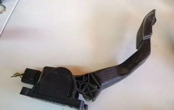Peugeot 307 Accelerator throttle pedal 0280755041
