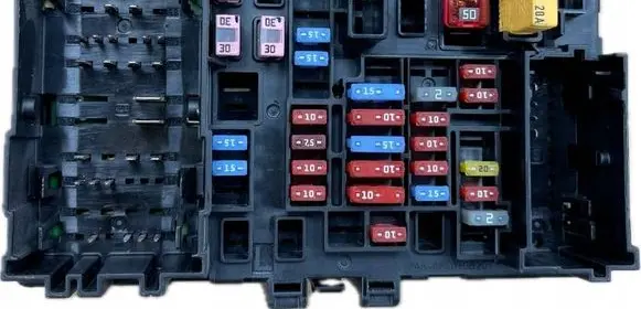 Cadillac Escalade IV Fuse box set 23418063