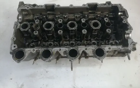 Ford C-MAX I Engine head 9655911480
