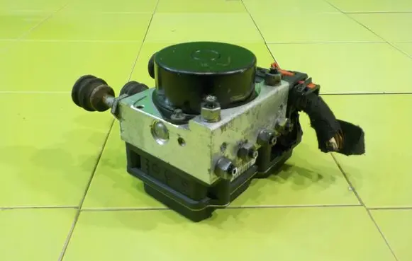 Skoda Fabia Mk2 (5J) ABS Pump 6R0907379S
