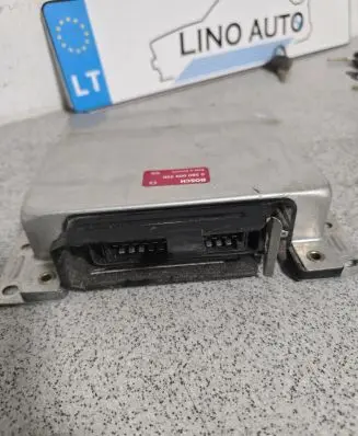 BMW 5 E28 Engine control unit/module 0280000330