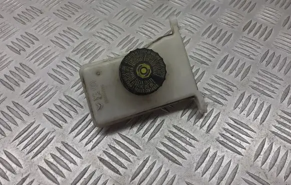 Peugeot 308 Brake fluid reservoir 9807651580