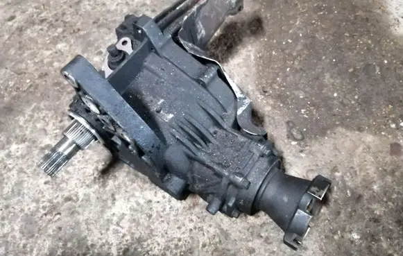 Gearbox transfer box case