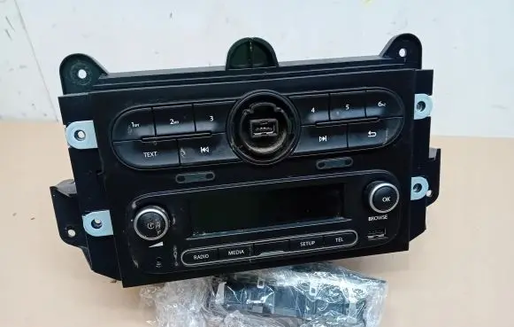 Renault Twingo III Radio/CD/DVD/GPS head unit 281152787R