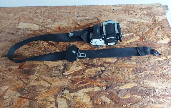Mercedes-Benz E W212 Front seatbelt A2128600886