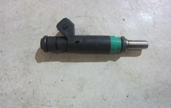 BMW X5 E70 Fuel injector 13647525721