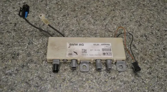 BMW 5 E39 Antenna control unit 65256906082