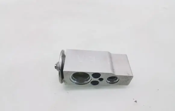 Volvo V70 Air conditioning (A/C) expansion valve 