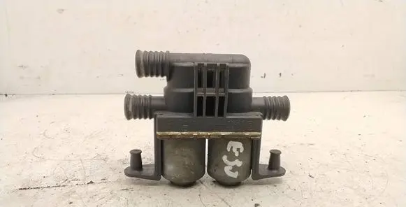 BMW 5 E39 Coolant heater control valve 8374995 1147412137