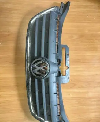 Volkswagen Touran I Front grill 1T0853601