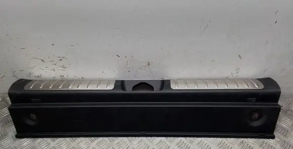 Trunk/boot sill cover protection