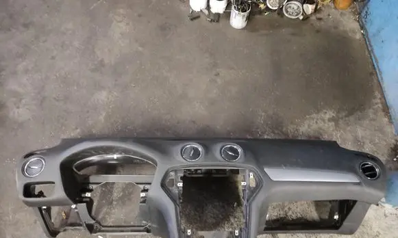 Ford Mondeo MK IV Dashboard