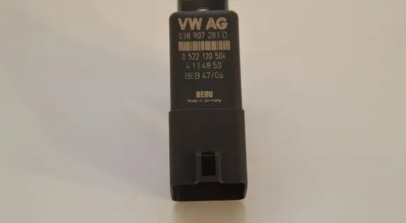Volkswagen Jetta V Glow plug pre-heat relay 038907281D 0522120504