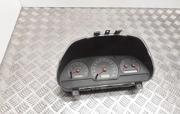 Volvo S40, V40 Speedometer (instrument cluster) 30857575 SW30887708A