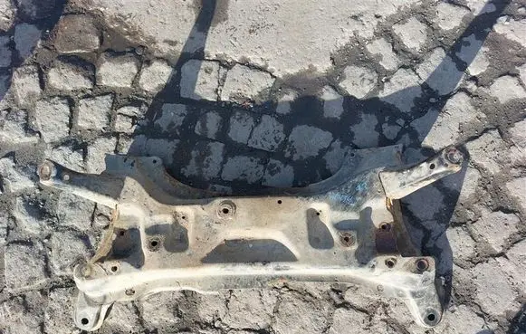 Toyota Yaris Front axle beam 