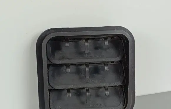 SsangYong Rexton Quarter panel pressure vent 