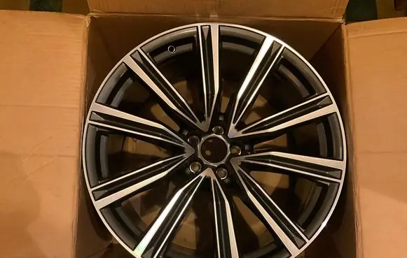 Audi Q7 4M R21 alloy rim 4M8601025G