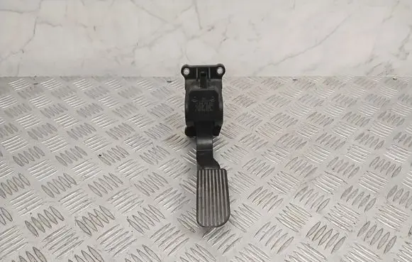 Mercedes-Benz Sprinter W906 Accelerator throttle pedal A9063000304