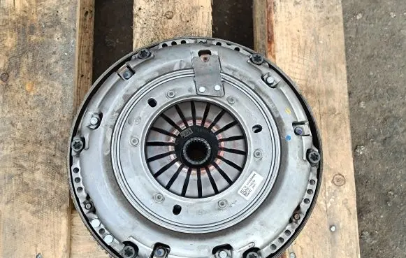 Opel Vivaro Clutch set kit 302052965R 123107183R