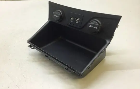 Hyundai Tucson TL USB socket connector M84631D75004X 84631D7500