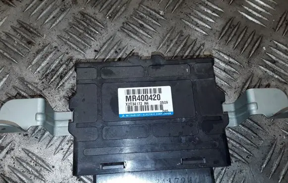 Mitsubishi Pajero ABS control unit/module MR400420 X2T34172